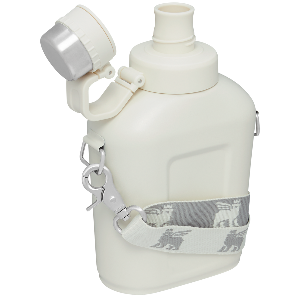 Stanley 1913 The Legendary Classic Canteen 1.1QT in Cream