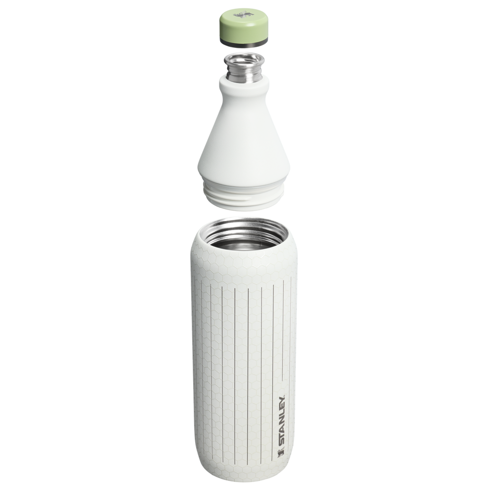Stanley 1913 The Stanley 1913 x Nelly Korda All Day Slim Bottle 20 OZ in Nelly Korda Pinstripe