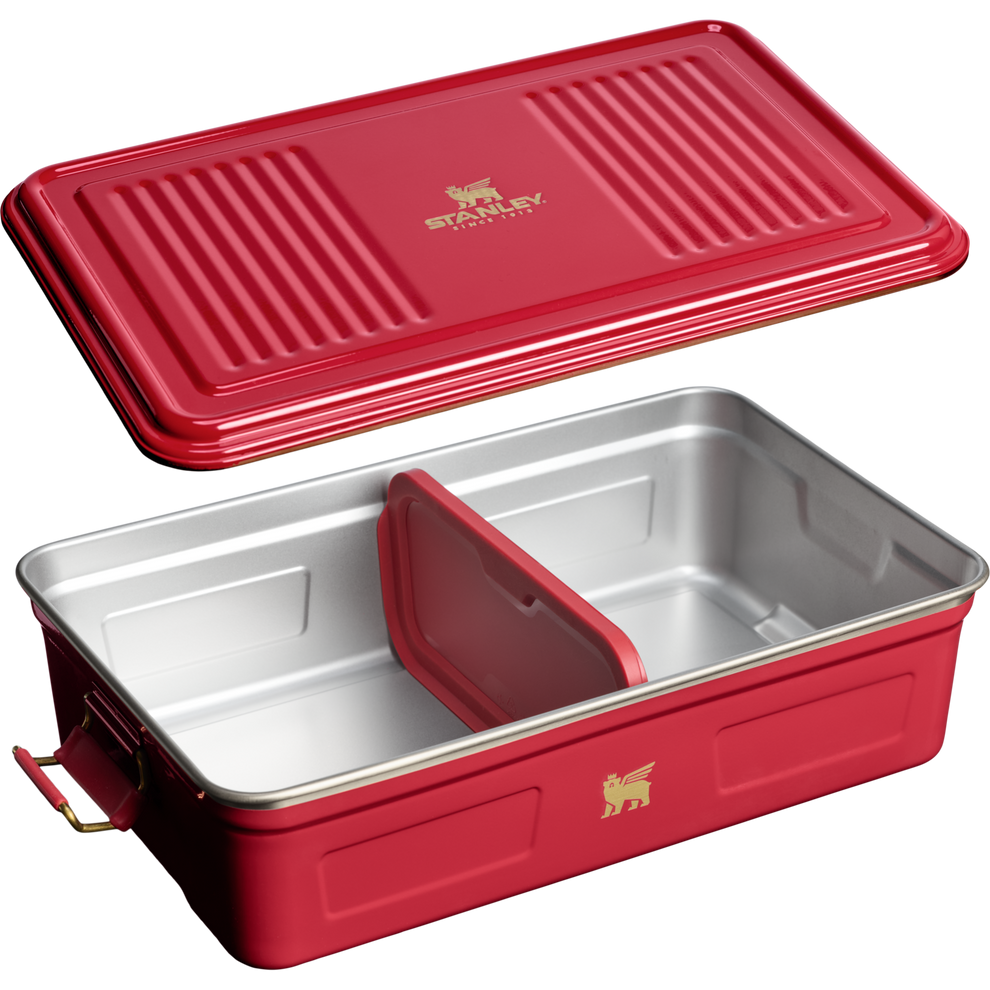 Stanley 1913 The Cheers & Cheer Classic Legendary Useful Box 4.3 QT in Holly Berry Gloss